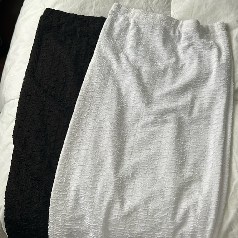 Bar 3 black and white midi skirt set